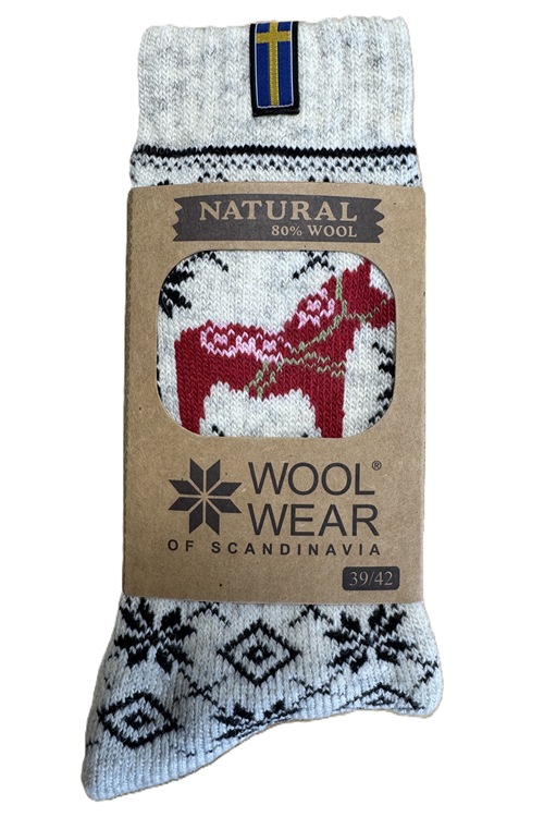 Dalahästar yllestrumpor från WOOLWEAR af 80% lammull