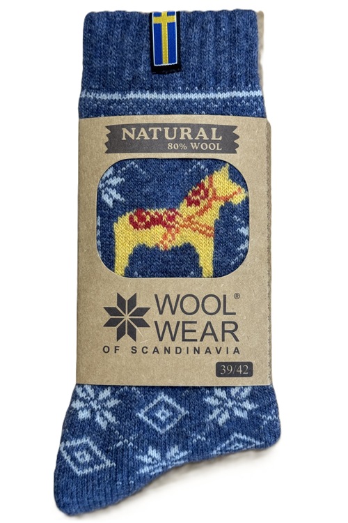 Ullsockor med Dalahäst motiv från WOOLWEAR af 80% lammull